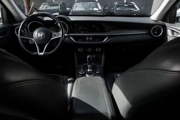 Alfa Romeo Stelvio 2017 - 29400 EUR, 139000 km - AUTO.MOTO.pt - 139000km - foto 22 de 35