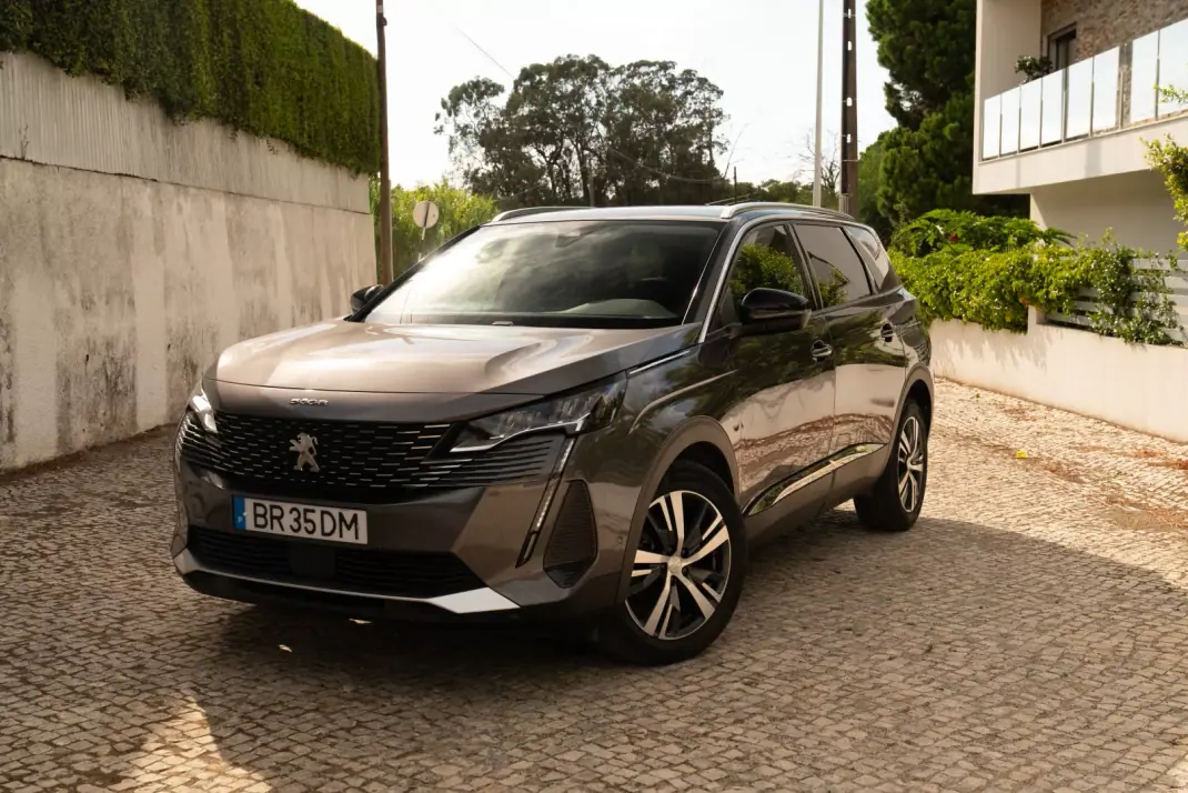 Peugeot 5008 2022 - 31500 EUR, 145000 km - AUTO.MOTO.pt - 145000km - foto 1 de 12
