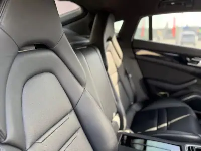 Porsche Panamera 2018 - 74500 EUR, 50941 km - AUTO.MOTO.pt - 50941km - foto 38 de 41