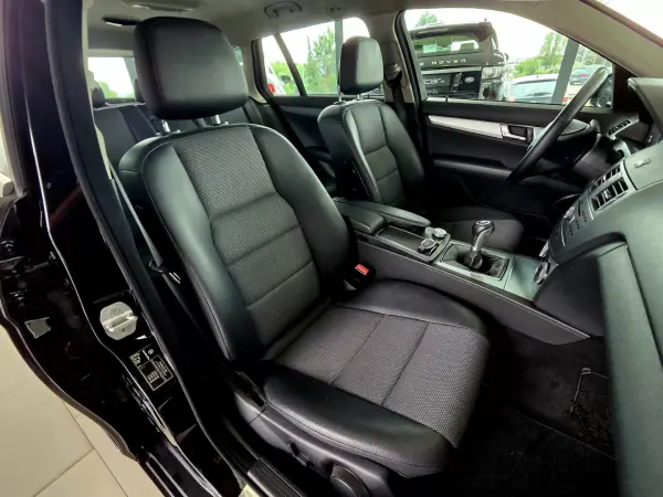 Mercedes-Benz C 220 2011 - 12900 EUR, 222771 km - AUTO.MOTO.pt - 222771km - foto 19 de 31