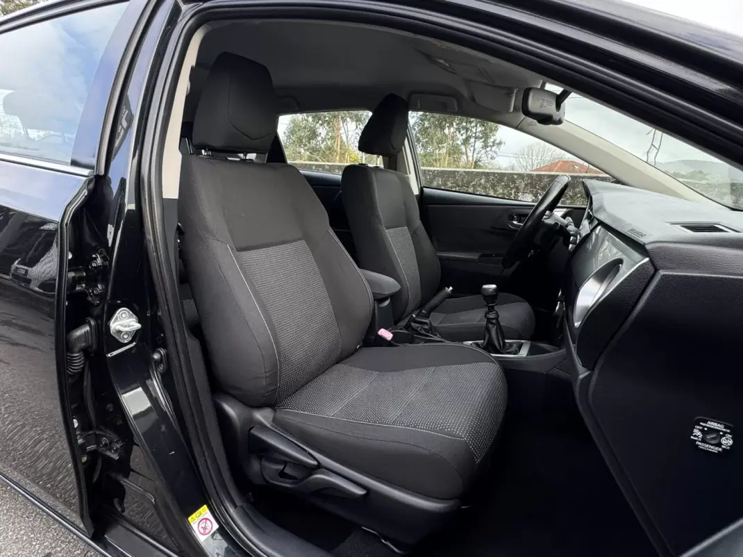 Toyota Auris 2014 - 10990 EUR, 224000 km - AUTO.MOTO.pt - 224000km - foto 12 de 27