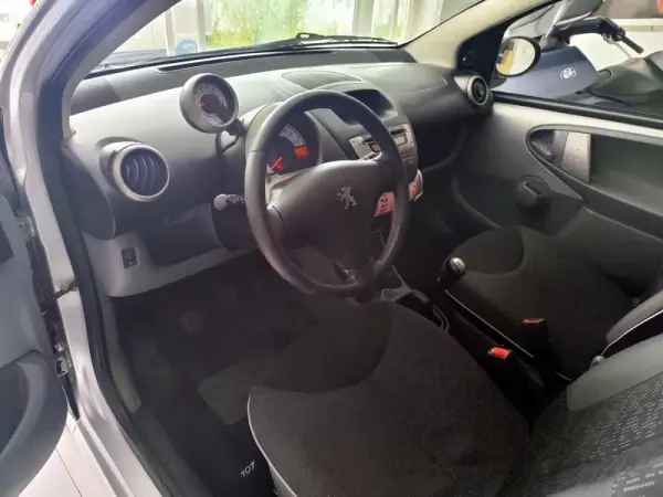 Peugeot 107 2011 - 5980 EUR, 84000 km - AUTO.MOTO.pt - 84000km - foto 2 de 21