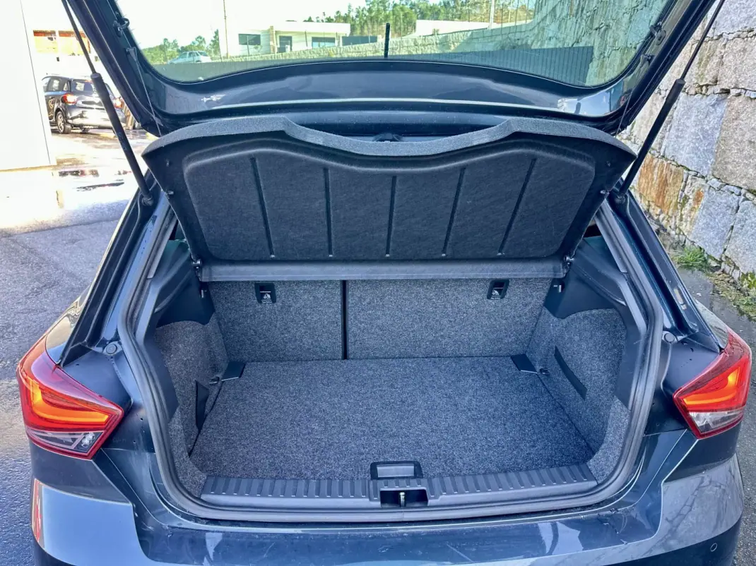 SEAT Ibiza 2021 - 16500 EUR, 77000 km - AUTO.MOTO.pt - 77000km - foto 7 de 30