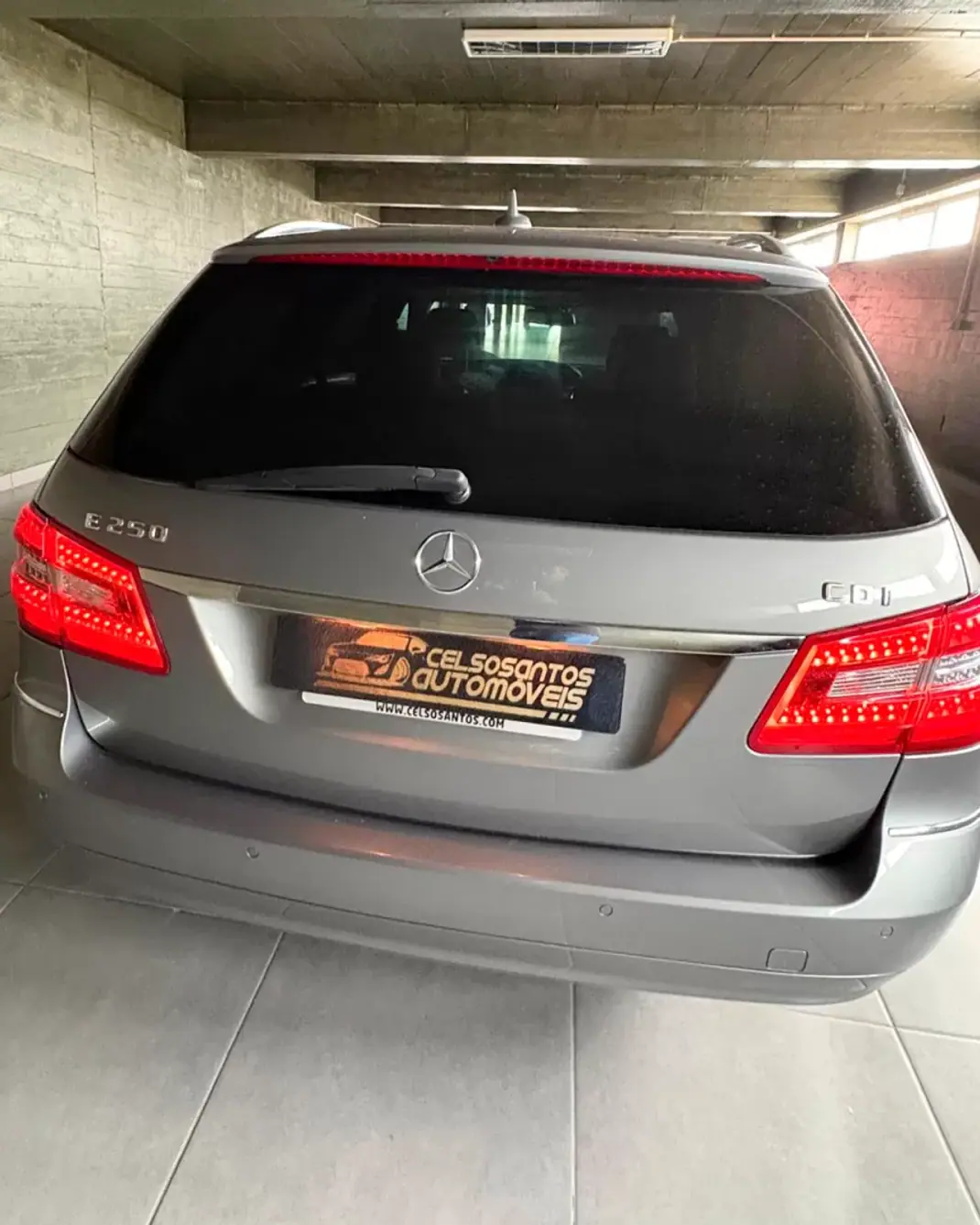 Mercedes-Benz E 250 2010 - 13400 EUR, 252500 km - AUTO.MOTO.pt - 252500km - foto 5 de 12