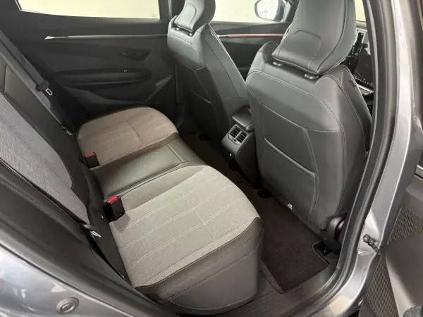 Renault Mégane E-Tech 2023 - 25500 EUR, 58000 km - AUTO.MOTO.pt - 58000km - foto 61 de 121