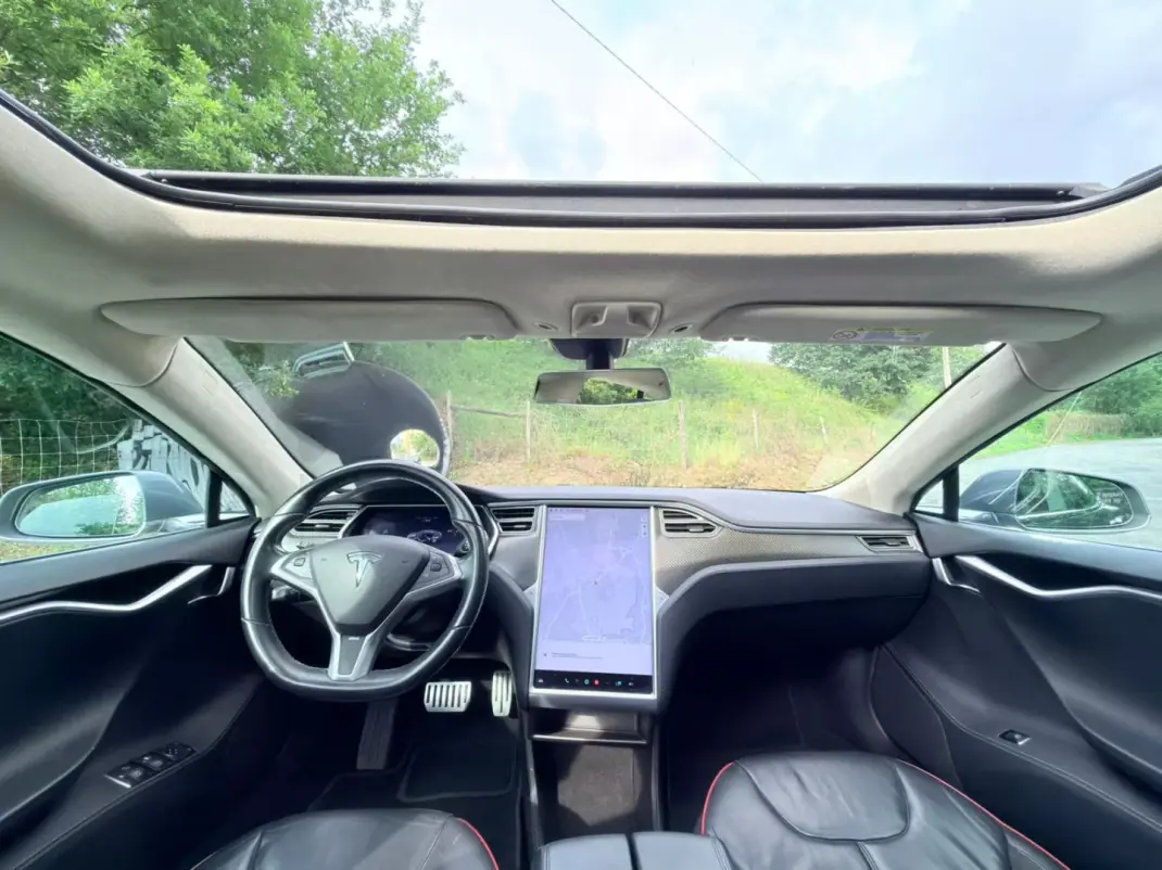Tesla Model S 2013 - 15500 EUR, 306000 km - AUTO.MOTO.pt - 306000km - foto 10 de 24