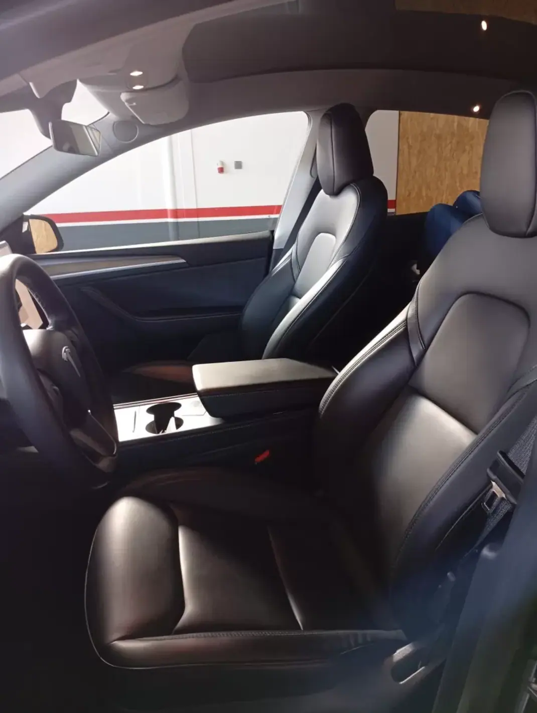 Tesla Model Y 2022 - 37500 EUR, 92000 km - AUTO.MOTO.pt - 92000km - foto 12 de 20