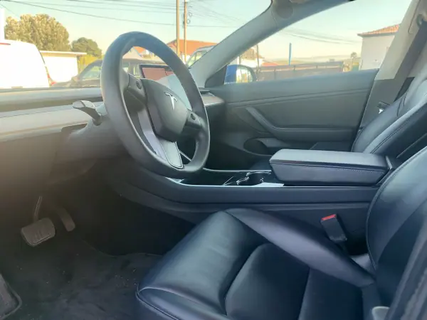 Tesla Model 3 2019 - 22900 EUR, 173000 km - AUTO.MOTO.pt - 173000km - foto 13 de 19