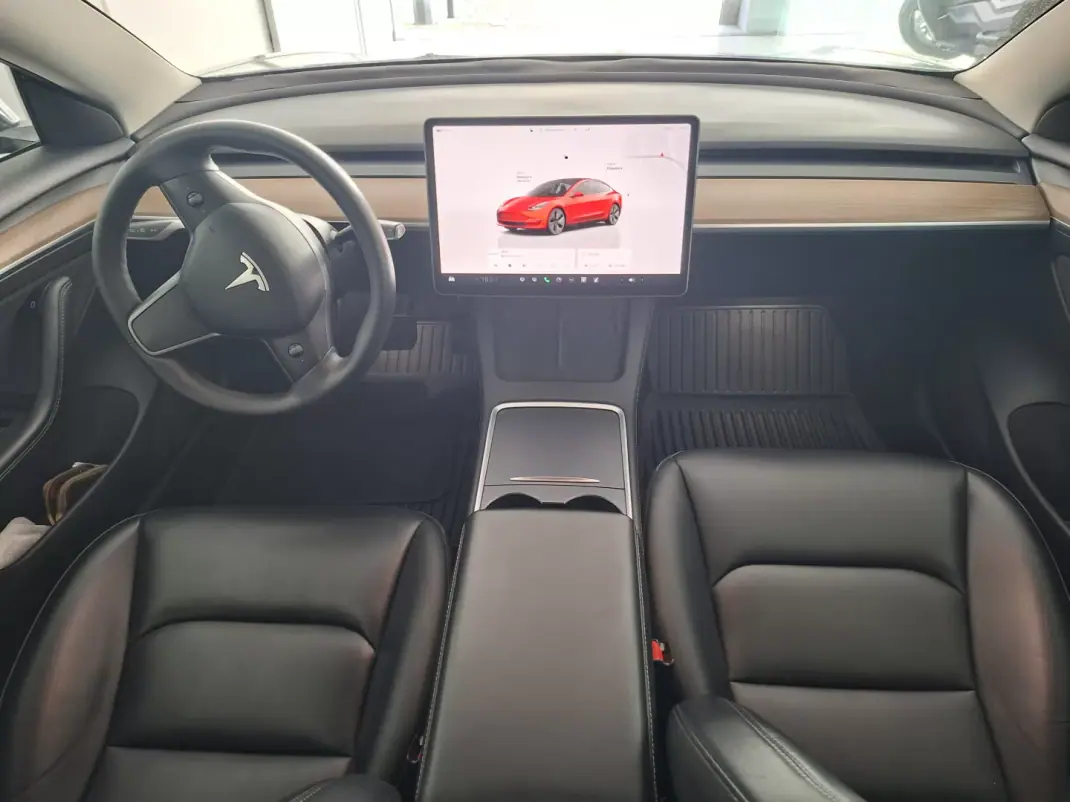 Tesla Model 3 2023 - 31900 EUR, 69700 km - AUTO.MOTO.pt - 69700km - foto 6 de 13