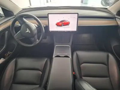 Tesla Model 3 2023 - 31900 EUR, 69700 km - AUTO.MOTO.pt - 69700km - foto 6 de 13