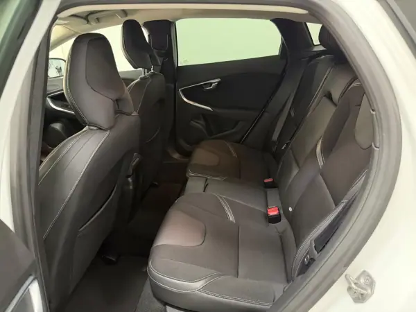 Volvo V40 2014 - 10990 EUR, 187000 km - AUTO.MOTO.pt - 187000km - foto 12 de 21