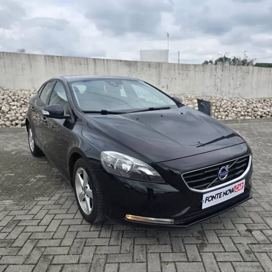 Volvo V40 2016 - 14500 EUR, 118000 km - AUTO.MOTO.pt - 118000km - foto 4 de 18