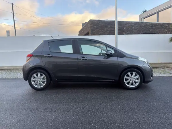 Toyota Yaris 2012 - 10400 EUR, 199391 km - AUTO.MOTO.pt - 199391km - foto 3 de 16