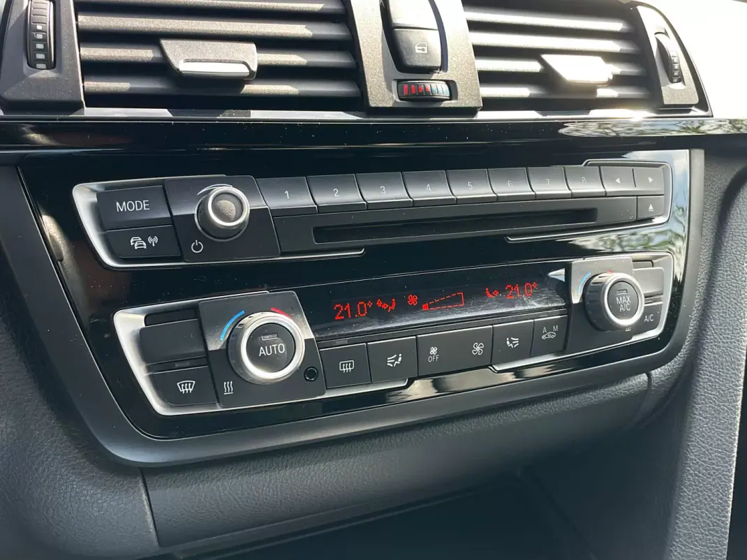 BMW 418 Gran Coupé 2015 - 19900 EUR, 87000 km - AUTO.MOTO.pt - 87000km - foto 25 de 35