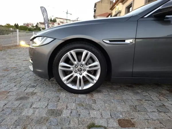 Jaguar XE 2016 - 16990 EUR, 159156 km - AUTO.MOTO.pt - 159156km - foto 7 de 16