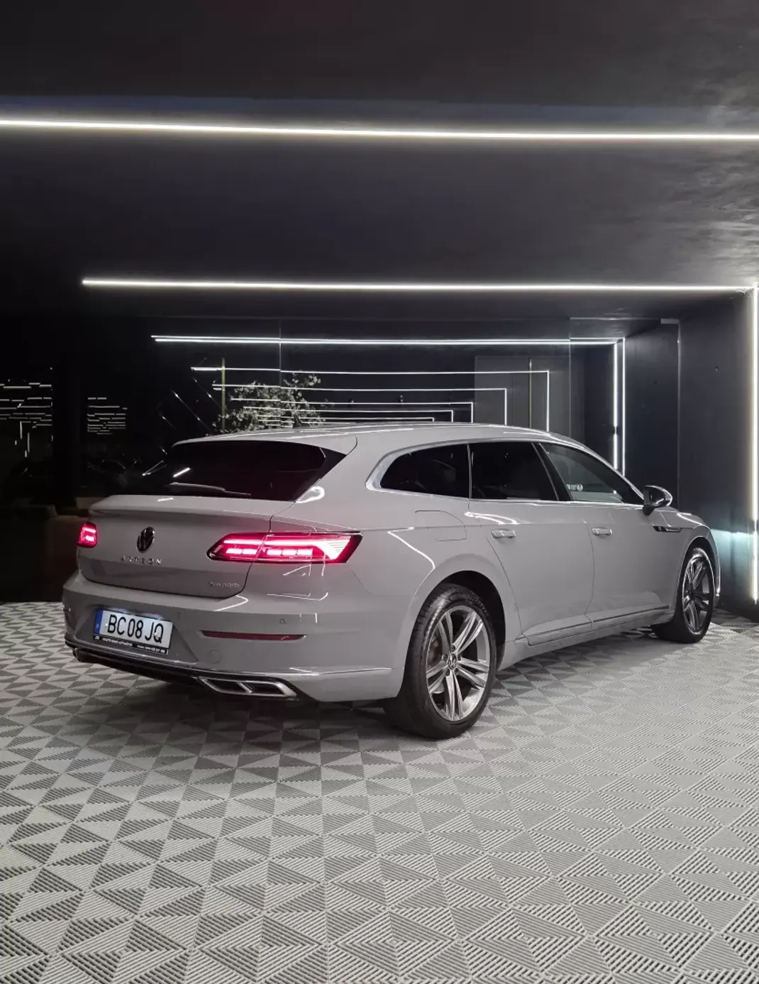 Volkswagen Arteon Shooting Brake 2023 - 30750 EUR, 134000 km - AUTO.MOTO.pt - 134000km - foto 10 de 27