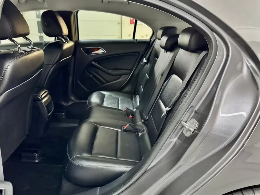 Mercedes-Benz A 180 2014 - 13750 EUR, 157000 km - AUTO.MOTO.pt - 157000km - foto 34 de 45