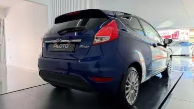 Ford Fiesta 2015 - 8990 EUR, 144693 km - AUTO.MOTO.pt - 144693km - foto 9 de 26