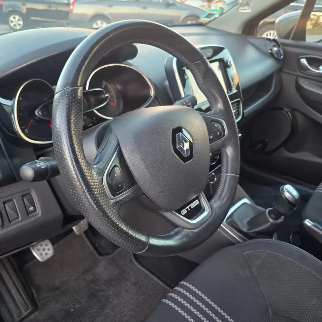 Renault Clio Sport Tourer 2018 - 11950 EUR, 108830 km - 108830km - foto 13 de 21