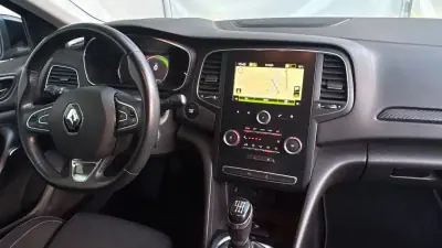 Renault Mégane Sport Tourer 2019 - 13400 EUR, 94500 km - AUTO.MOTO.pt - 94500km - foto 12 de 12