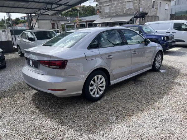 Audi A3 Limousine 2015 - 13900 EUR, 148500 km - AUTO.MOTO.pt - 148500km - foto 7 de 18