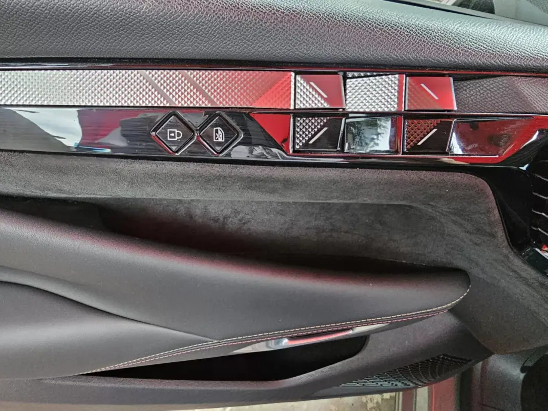 DS DS4 2022 - 22999 EUR, 150000 km - AUTO.MOTO.pt - 150000km - foto 6 de 15