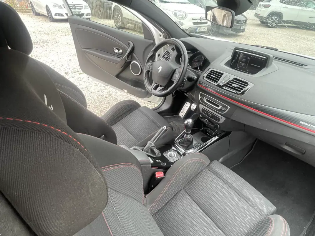 Renault Mégane Coupe 2015 - 23900 EUR, 124085 km - 124085km - foto 5 de 8