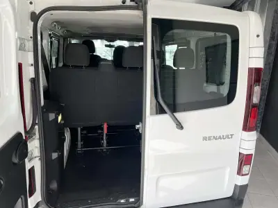 Renault Trafic 2018 - 21600 EUR, 47763 km - 47763km - foto 23 de 24