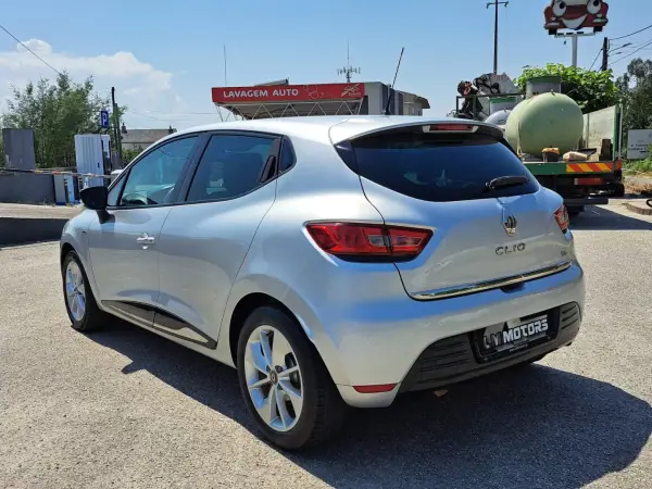 Renault Clio 2017 - 11950 EUR, 74687 km - AUTO.MOTO.pt - 74687km - foto 9 de 43