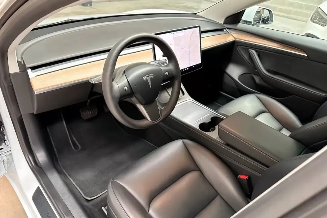 Tesla Model 3 2021 - 27450 EUR, 33801 km - AUTO.MOTO.pt - 33801km - foto 9 de 48