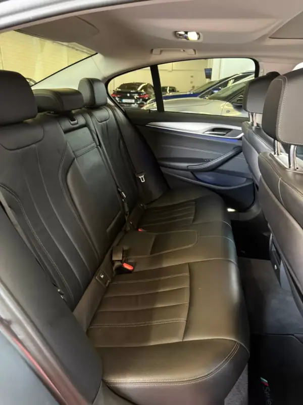 BMW 530e 2018 - 24900 EUR, 178000 km - AUTO.MOTO.pt - 178000km - foto 11 de 11