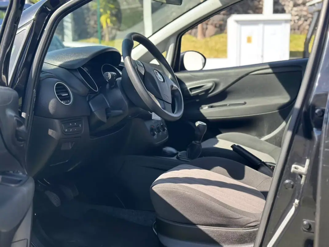 Fiat Punto 2018 - 10990 EUR, 83900 km - AUTO.MOTO.pt - 83900km - foto 10 de 20