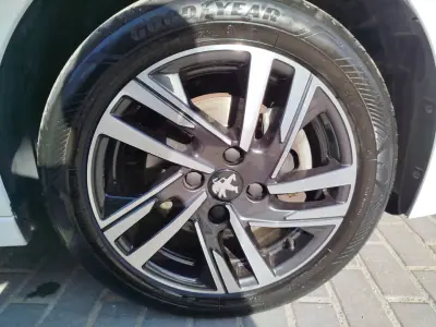 Peugeot 208 2023 - 18450 EUR, 75450 km - AUTO.MOTO.pt - 75450km - foto 20 de 20