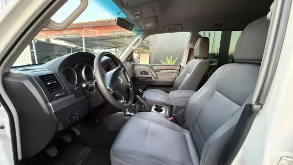 Mitsubishi Pajero 2010 - 29990 EUR, 215000 km - AUTO.MOTO.pt - 215000km - foto 22 de 38