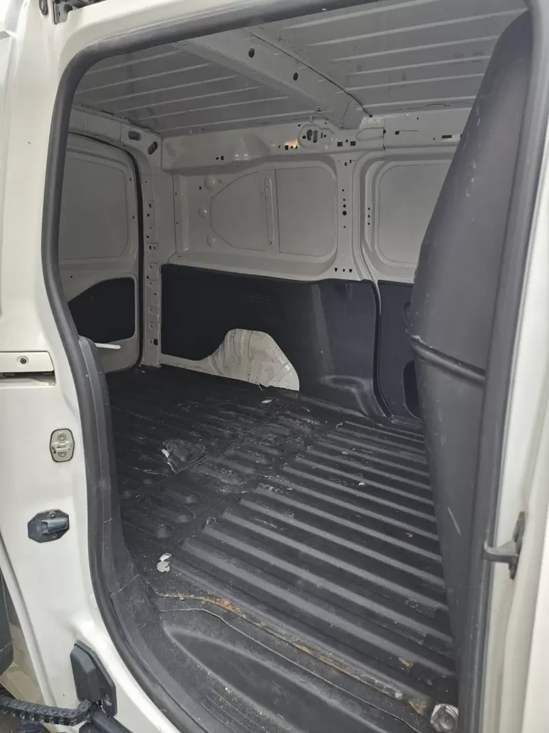 Peugeot Partner 1.5 BlueHDI Pro Longa 3L 2020 - 12900 EUR, 187531 km - AUTO.MOTO.pt - 187531km - foto 6 de 13