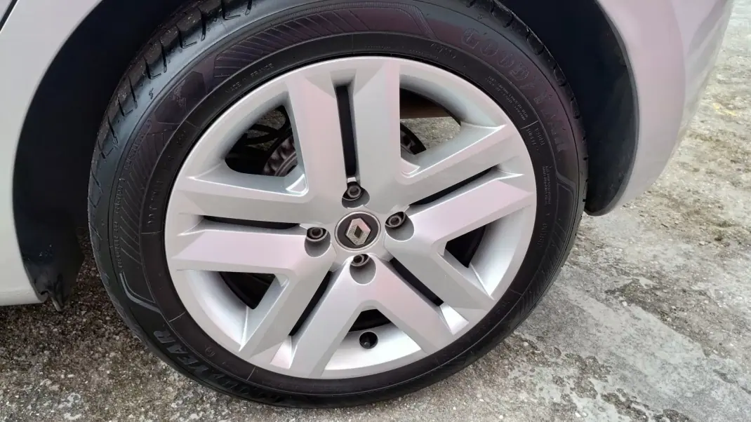 Renault Clio 2020 - 13500 EUR, 149999 km - AUTO.MOTO.pt - 149999km - foto 11 de 37