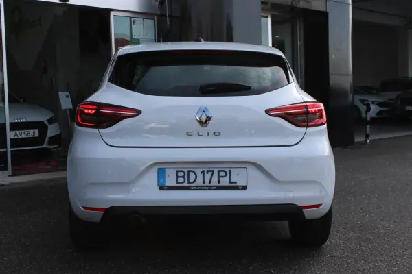 Renault Clio 2023 - 15900 EUR, 53000 km - AUTO.MOTO.pt - 53000km - foto 23 de 23