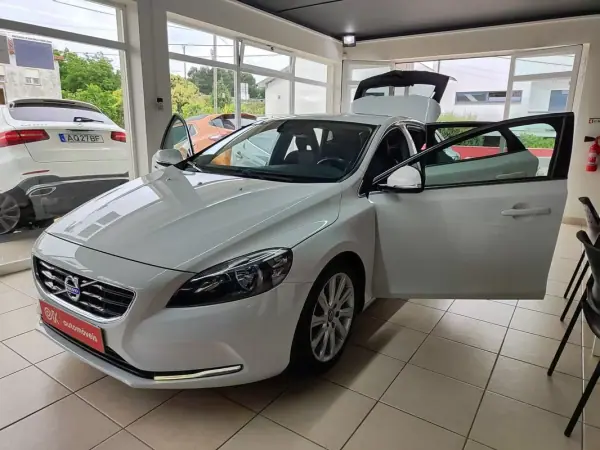 Volvo V40 2013 - 7750 EUR, 298000 km - AUTO.MOTO.pt - 298000km - foto 26 de 36