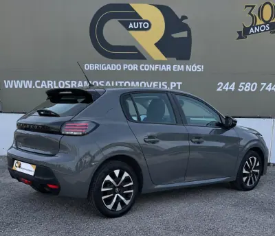 Peugeot 208 2024 - 17600 EUR, 44185 km - 44185km - foto 2 de 9