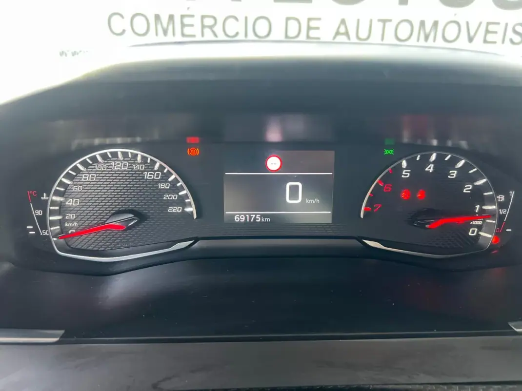 Peugeot 208 2021 - 12250 EUR, 69175 km - AUTO.MOTO.pt - 69175km - foto 11 de 11