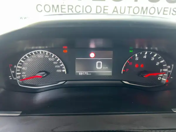 Peugeot 208 2021 - 12250 EUR, 69175 km - AUTO.MOTO.pt - 69175km - foto 11 de 11