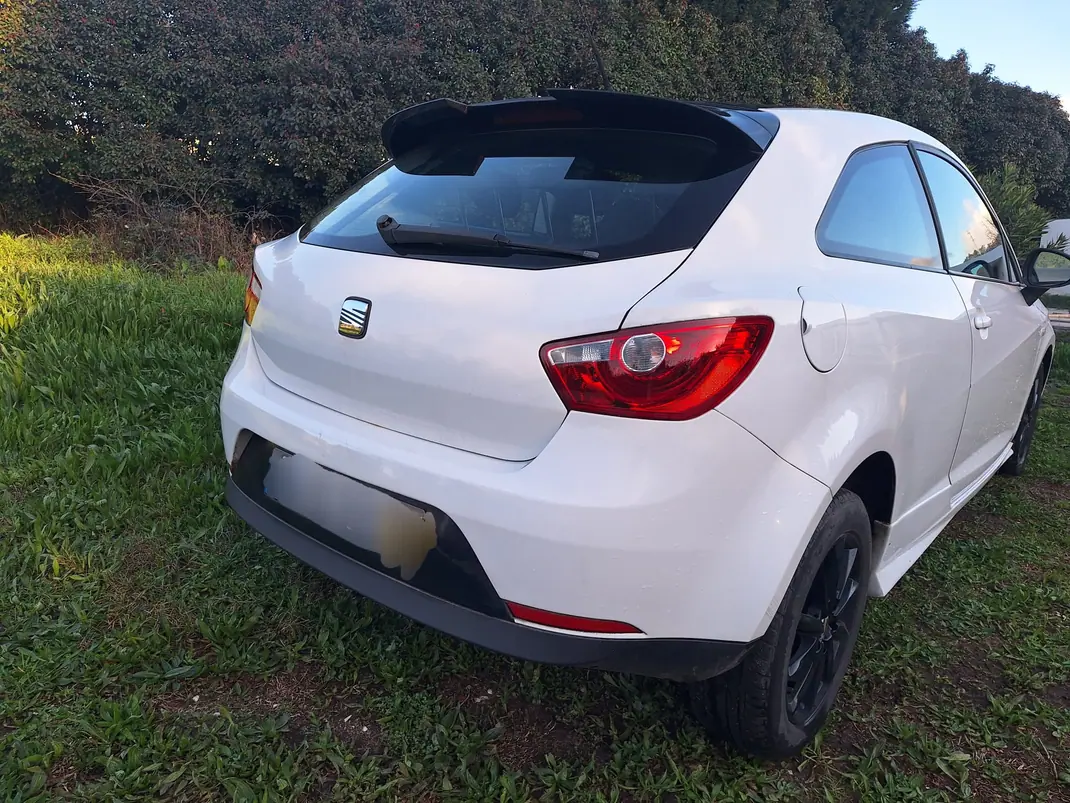 SEAT Ibiza 2011 - 5000 EUR, 102000 km - AUTO.MOTO.pt - 102000km - foto 3 de 6
