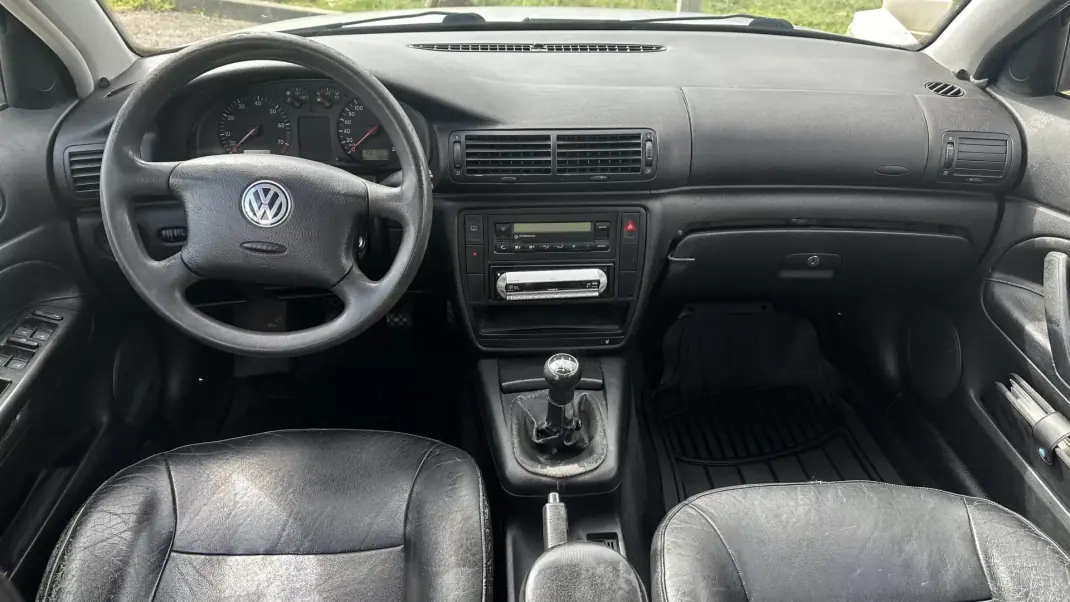 Volkswagen Passat 1997 - 1950 EUR, 208000 km - AUTO.MOTO.pt - 208000km - foto 9 de 12