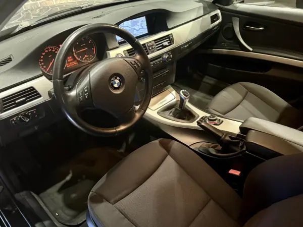 BMW 318 2011 - 8490 EUR, 341000 km - AUTO.MOTO.pt - 341000km - foto 10 de 14