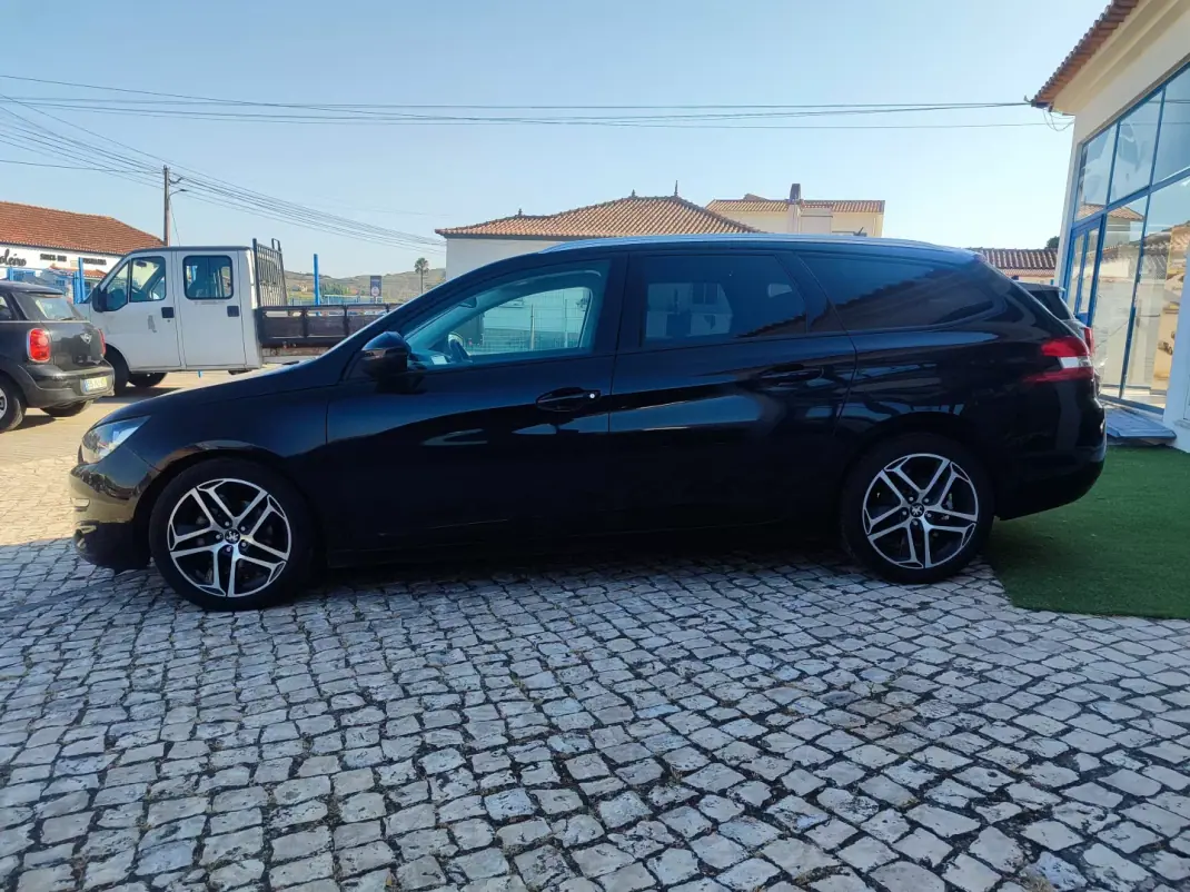 Peugeot 308 SW 2017 - 11890 EUR, 180000 km - 180000km - foto 4 de 18