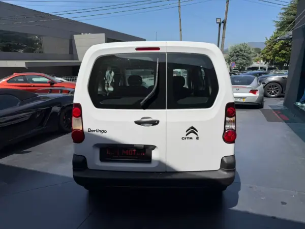 Citroën Berlingo 2017 - 9900 EUR, 259403 km - AUTO.MOTO.pt - 259403km - foto 5 de 9