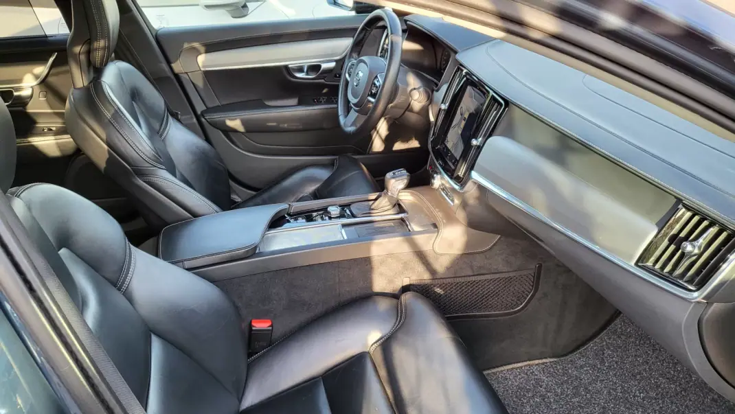 Volvo S90 2017 - 16900 EUR, 292100 km - 292100km - foto 41 de 44