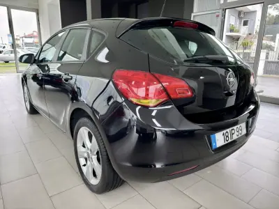 Opel Astra 2009 - 5990 EUR, 244173 km - AUTO.MOTO.pt - 244173km - foto 15 de 18