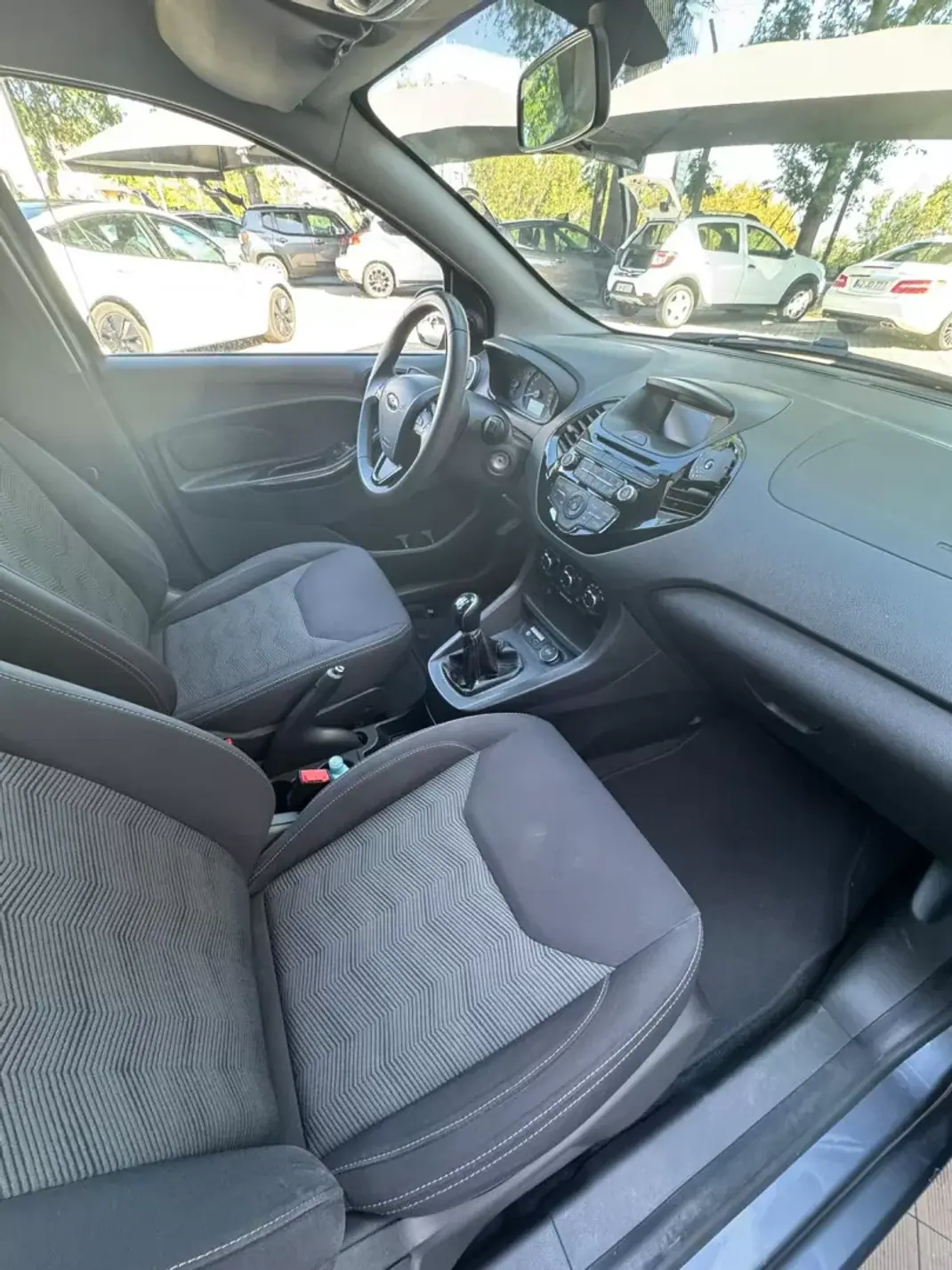 Ford KA 2017 - 10900 EUR, 56900 km - AUTO.MOTO.pt - 56900km - foto 11 de 12