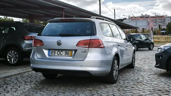 Volkswagen Passat 2013 - 10950 EUR, 215000 km - AUTO.MOTO.pt - 215000km - foto 7 de 10